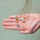 Fluoriet ruwe steen ketting goud