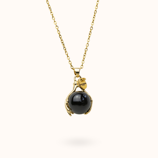 Onyx Embrace Necklace Gold