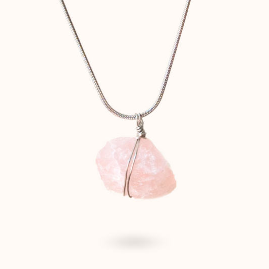 Rozenkwarts ruwe steen ketting zilver