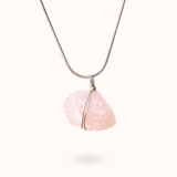Rozenkwarts ruwe steen ketting zilver