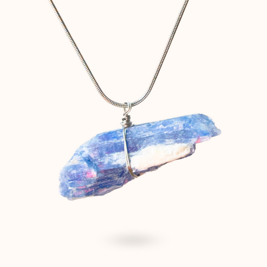 Kyaniet ruwe steen ketting zilver