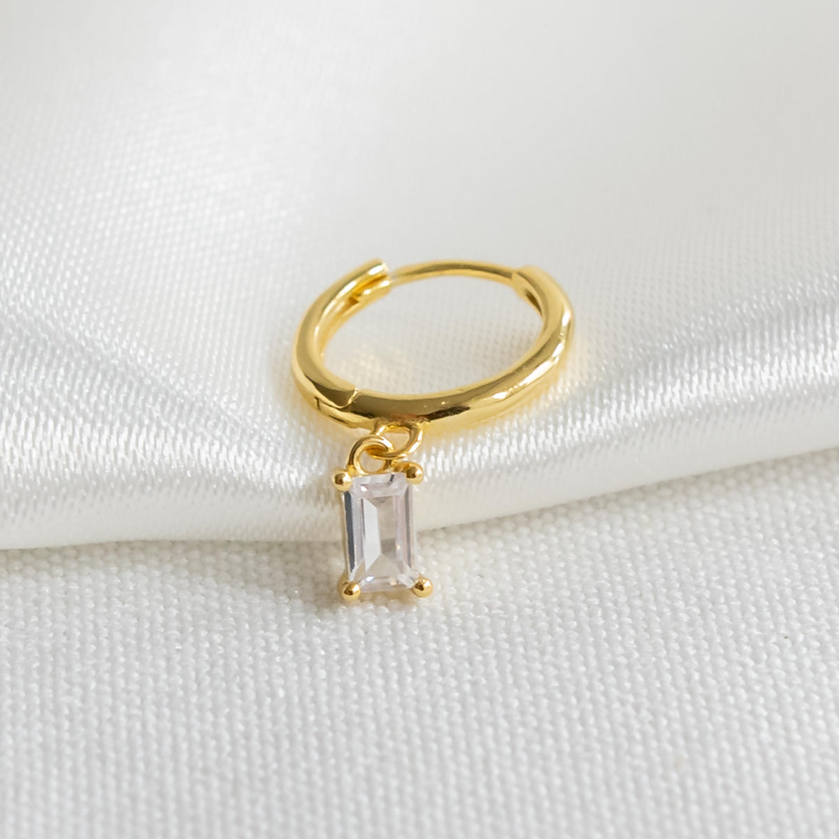 White Gem Earring Gold