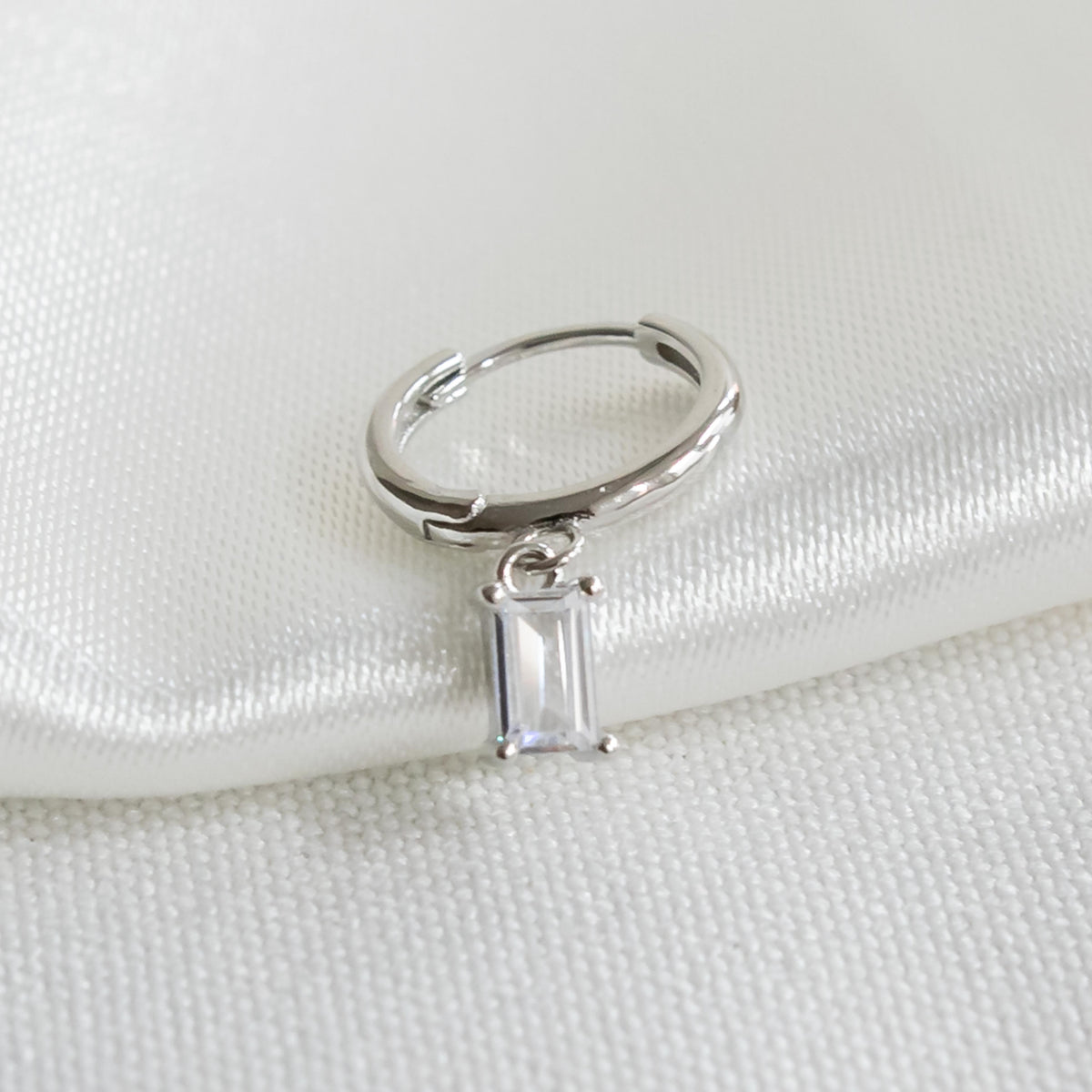 White Gem Earring Silver