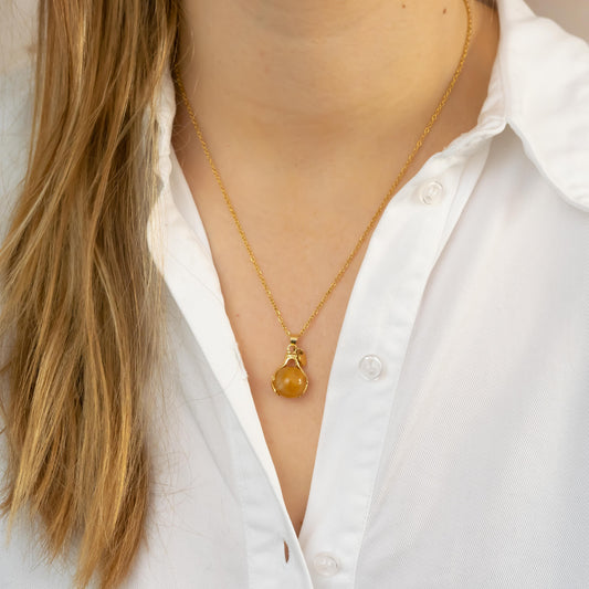 Yellow Jade Embrace Necklace Gold