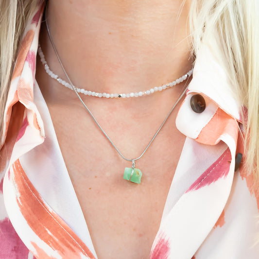 Smaragd ruwe stenen ketting zilver